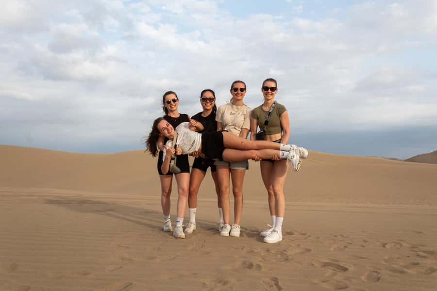 Huacachina: Buggy en las Dunas al Atardecer y Sandboarding - Who should take this outing