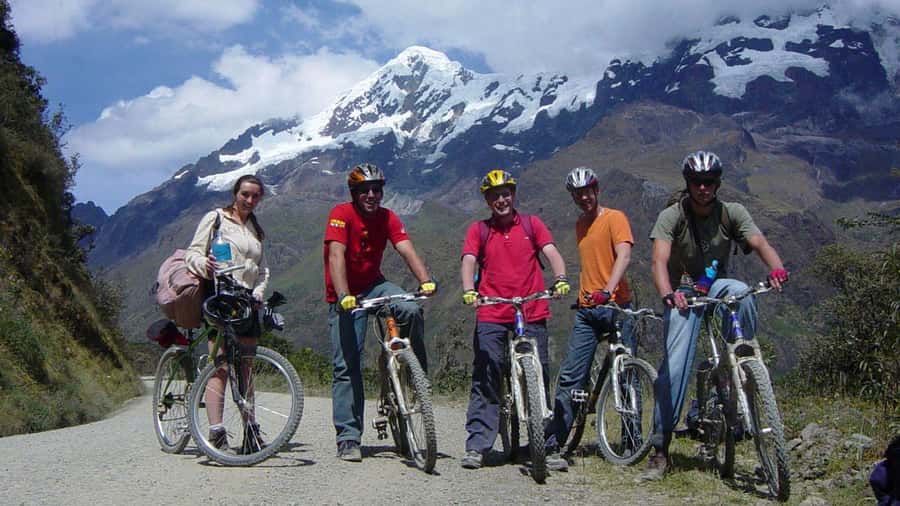 Huaraz: Bike tour | Mountain Biking in the Andes - Portada de Cojup and the climb toward 3,750 meters