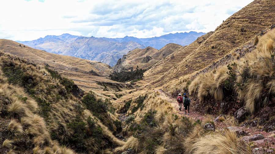 Huchuy Qosqo Trek To Machu Picchu - Patabamba: local customs and a night outdoors