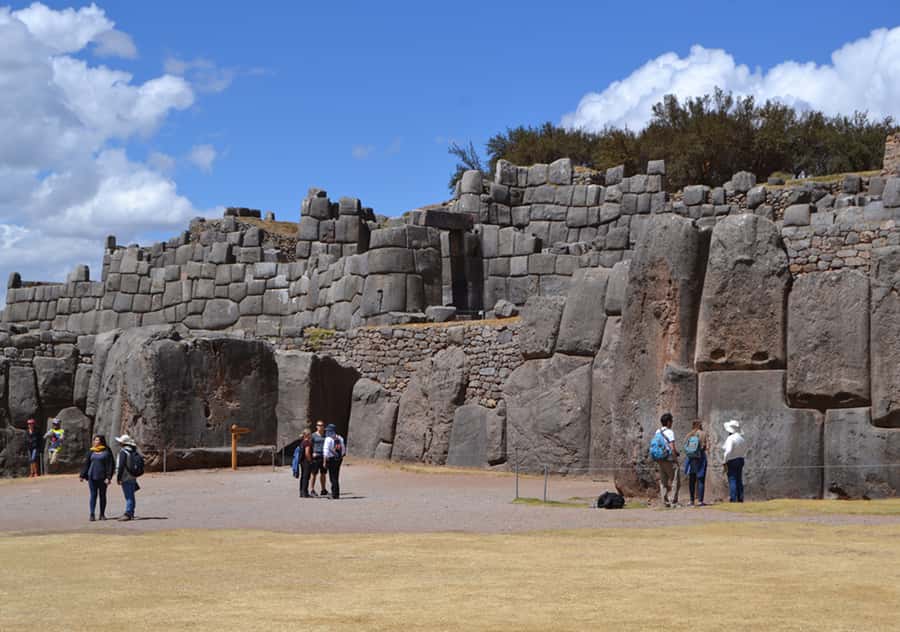 In Cusco: Saqsaywaman, Qenqo, Pukapukara, Tambomachay. - Saqsaywaman and the stones that stop conversation
