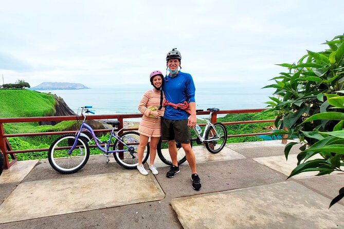 Lima Bike Tour in Miraflores & Barranco - Shared small group - Parque del Amor and the Pacific Cliffs