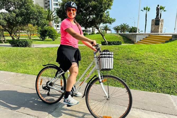 Lima Bike Tour in Miraflores & Barranco - Shared small group - Starting at Parque Kennedy in Miraflores