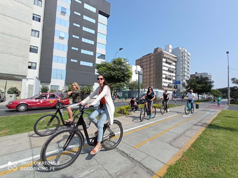 Lima Bike Tour: La Costa Verde & Jesus Statue in Chorrillos - Park of Love and the Pacific edge