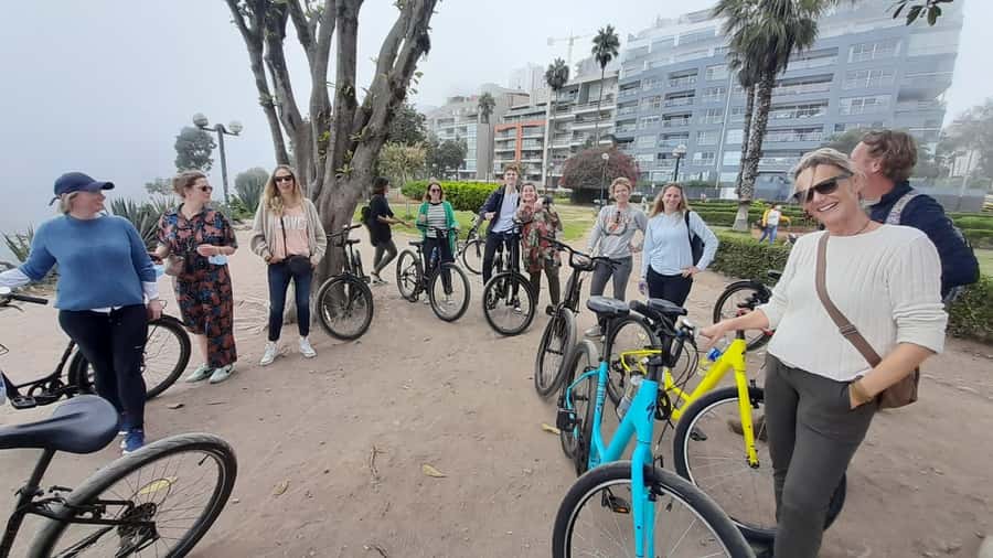 Lima Bike Tour: La Costa Verde & Jesus Statue in Chorrillos - Chorrillos, the pier, and a more local side of Lima