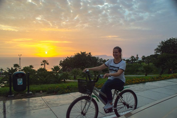 Lima Bike Tour Miraflores - Barranco + Huaca Pucllana! - Following the Pacific from Buena Vista Cafe to Faro La Marina