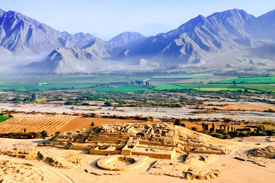 Lima: Caral Full-Day Private Excursion with Meals - Walking among Caral’s pyramids and plazas