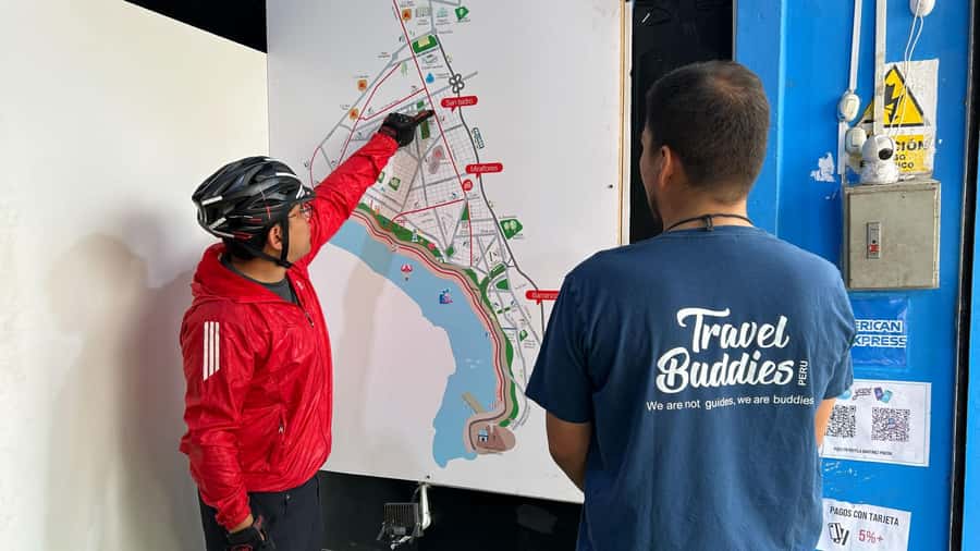 Lima: City biking - Miraflores by bicycle, from city streets to the boardwalk