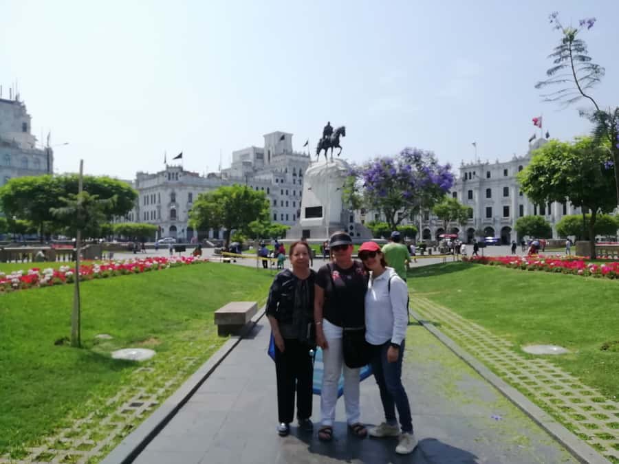 Lima: City Highlights Small Group Tour - San Francisco Monastery and the catacombs