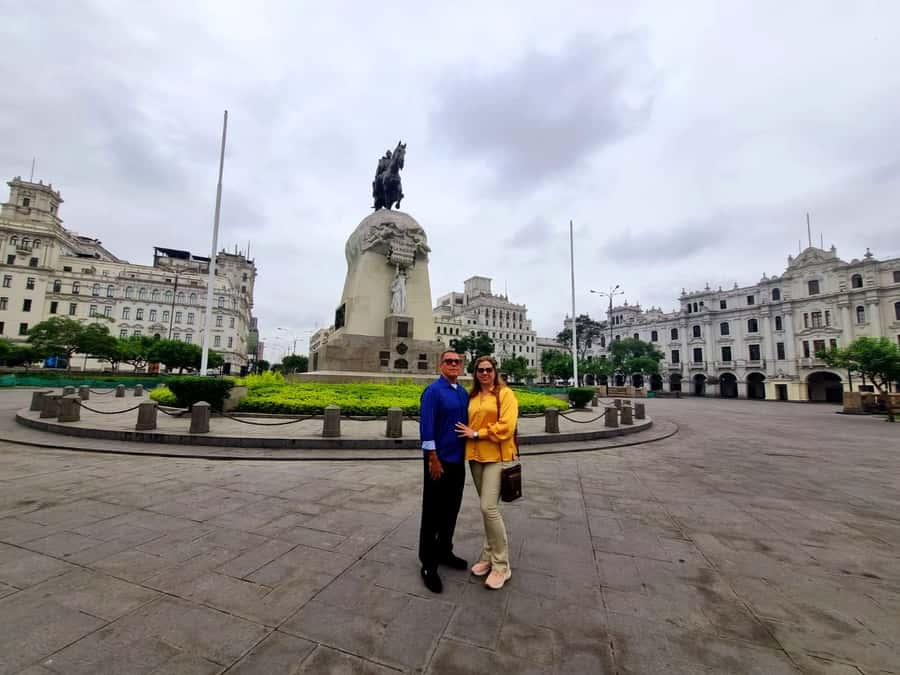 Lima: City Highlights Walking Tour & Catacombs - Iglesia de La Merced and the short church stop
