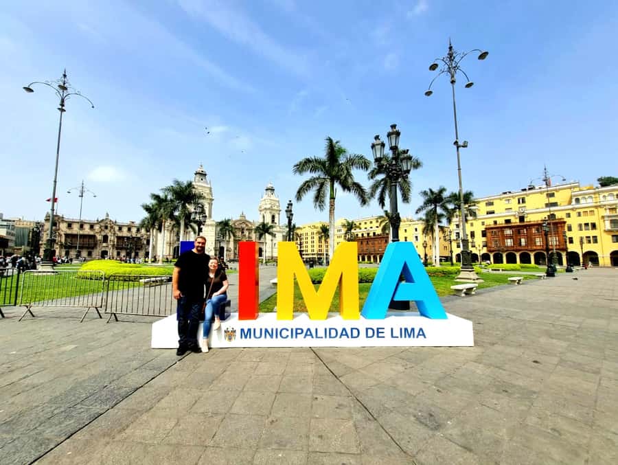 Lima: City Highlights Walking Tour & Catacombs - House of Peruvian Literature and the former railway library