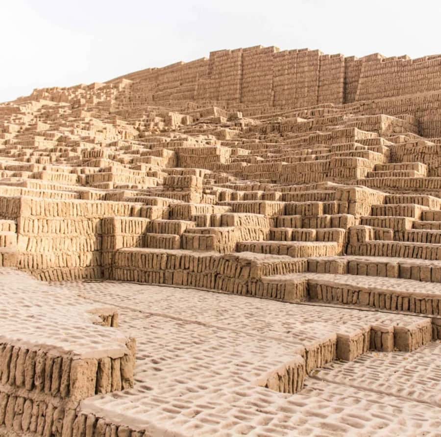 Lima city tour: Larco Museum and Huaca Pucllana - Huaca Pucllana, an adobe pyramid among city streets