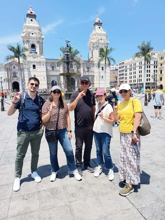 Lima: Historic Center Walking Tour with Pisco Sour Tasting - Jirón de la Unión and La Merced Church
