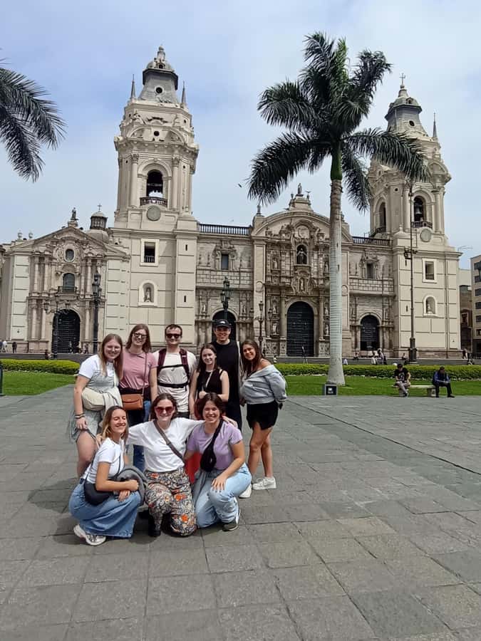 Lima: Historic Center Walking Tour with Pisco Sour Tasting - San Francisco and the artisan gallery