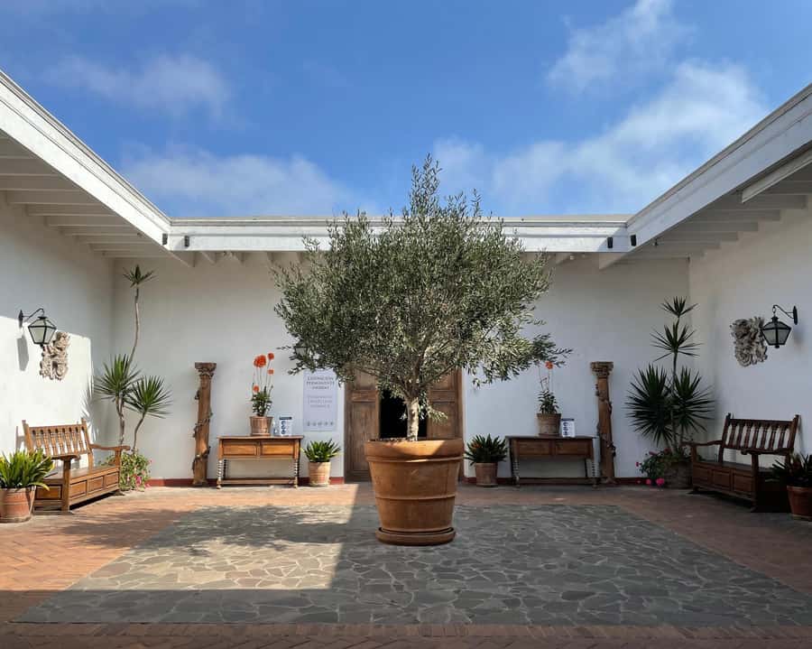 Lima: Larco Museum Entry Ticket - Seeing 45,000 Pieces Without Feeling Lost