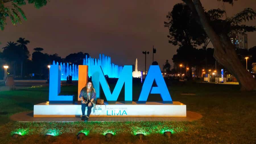 Lima: Magic Water Circuit Tour w/ Transfer & Ticket - Who will enjoy this evening most