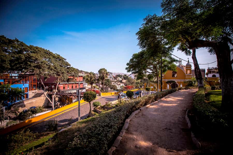 Lima: Pachacamac Ruins & Barranco Half-Day Guided Tour - Walking among Pachacamac’s adobe temples