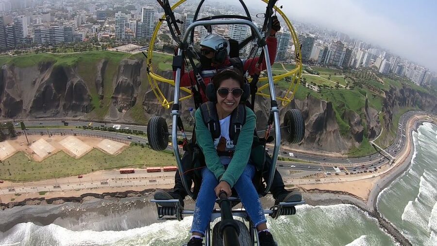 Lima: Paragliding Flight Over Costa Verde Districts - San Miguel, San Isidro, and Miraflores from the air