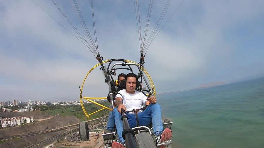 Lima: Paragliding Flight Over Costa Verde Districts - Safety, pilots, and comfort