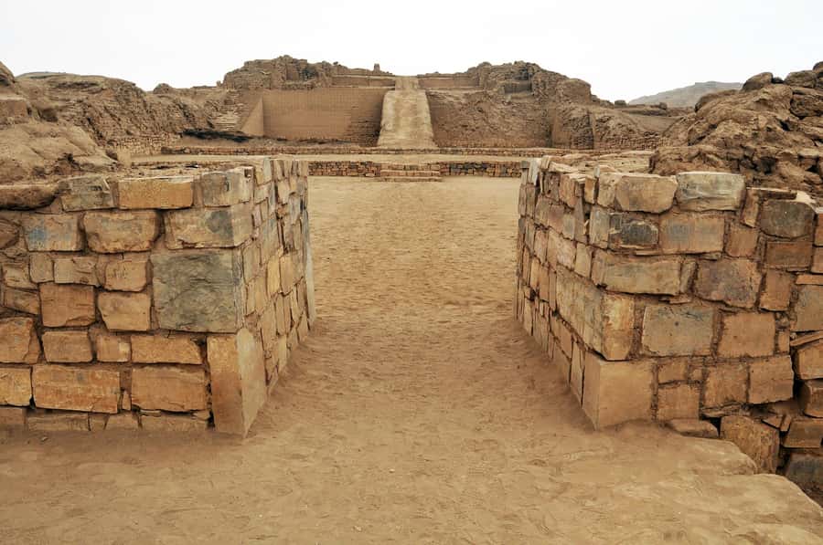 Lima: Pre-Inca Temple of Pachacamac - Walking through a clay-built religious center
