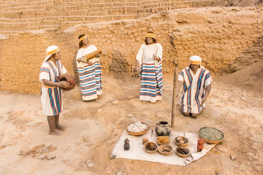 Lima: Private Tour to Huaca Pucllana and Huaca Mateo Salado - Understanding the adobe pyramid and ceremonial layout