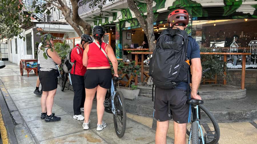 Lima: Sightseeing Bike Tour with Food and Drink Tastings - What the four-hour pace feels like