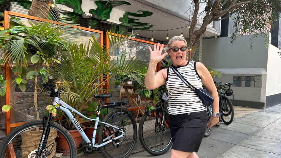 Lima: Sightseeing Bike Tour with Food and Drink Tastings - Juanito and the butifarra stop