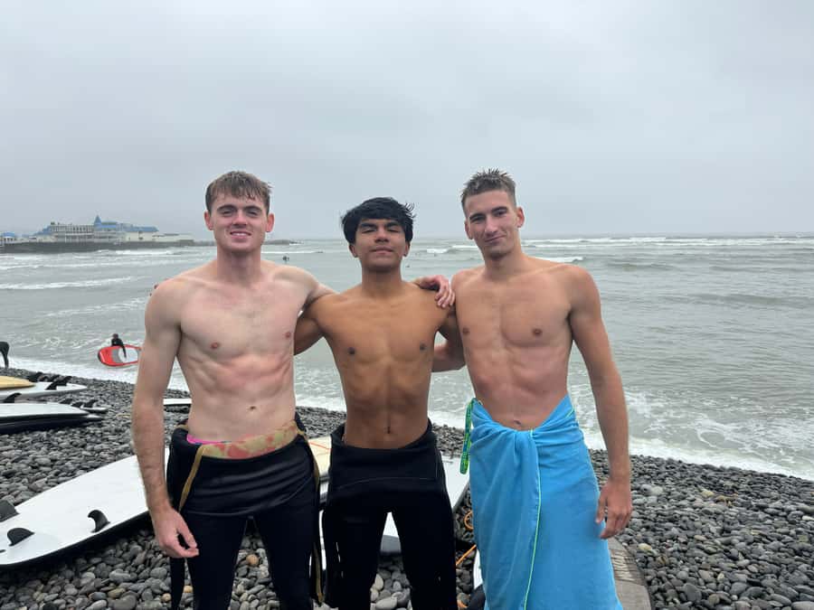 Lima: Surf Class with Equipment and Instructor - The 90-minute lesson, from sand to surf
