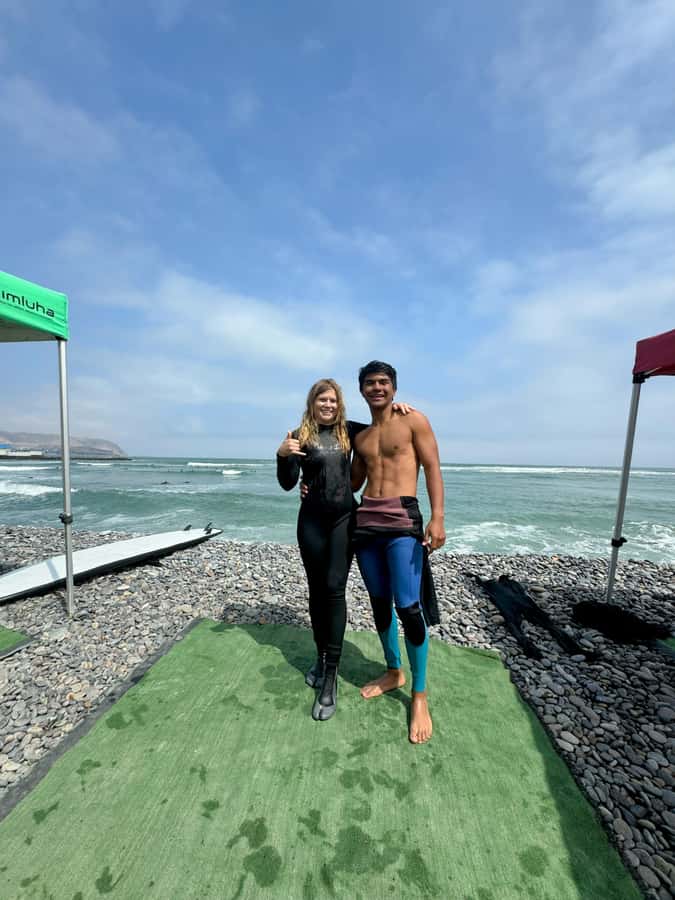 Lima: Surf Class with Equipment and Instructor - Meeting at the surf school and getting ready