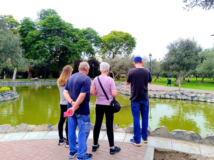 Lima: Tour in Miraflores, San Isidro, Barranco & Chorrillos - Guides who make the short stops count