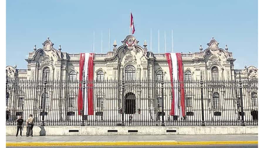 LIMA WALKING TOUR CATACOMBS FROM MIRAFLORES, HISTORICAL CENTER, WINES+BUS - Plaza San Martín and Lima’s grand center