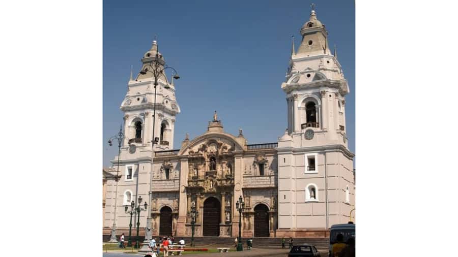 LIMA WALKING TOUR CATACOMBS FROM MIRAFLORES, HISTORICAL CENTER, WINES+BUS - The return to Miraflores and drop-off choices