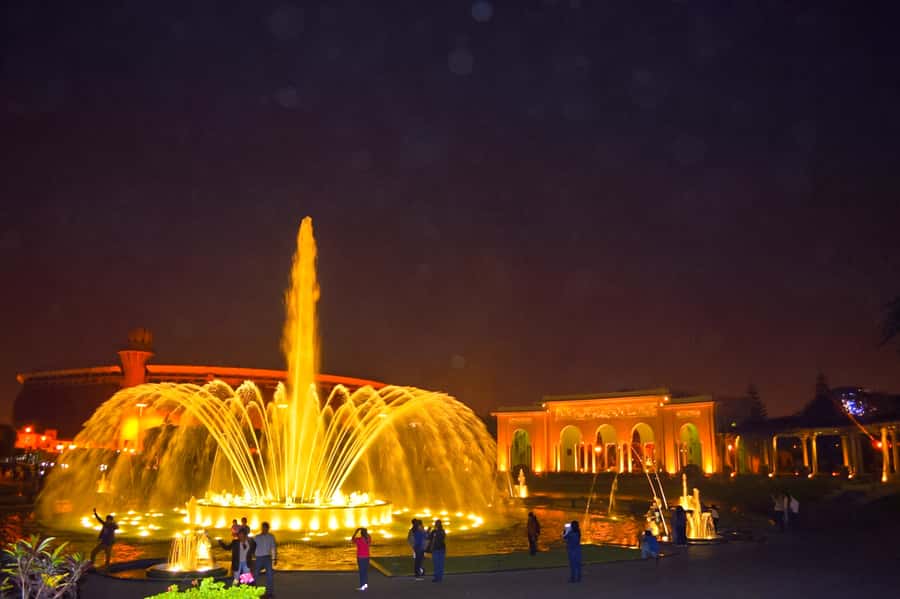 Lima: Water Magic Circuit, Downtown and Catacombs Night Tour - The van, traffic, and private-group advantage