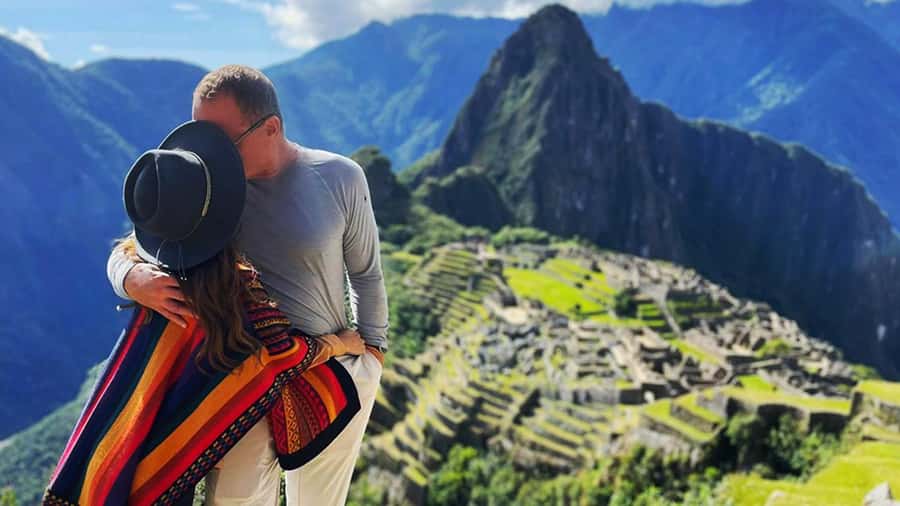 Machu Picchu: 1-day tour by Vistadome Observatory train - Ollantaytambo to Aguas Calientes by rail