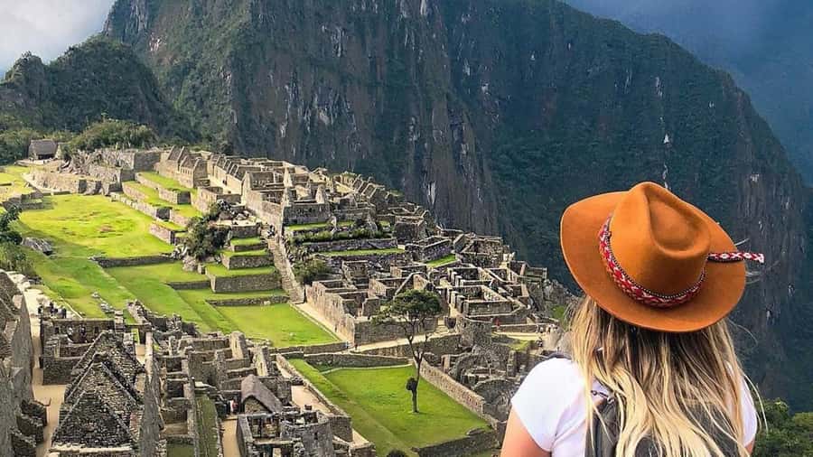 Machu Picchu: 1-day tour by Vistadome Panoramic train - From Aguas Calientes to the citadel