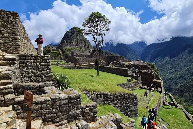 Machu Picchu Full Day Tour from Cusco - Why the guide and language check matters