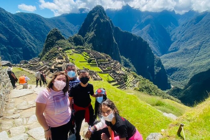 Machu picchu one day by train all included - Lunch, shopping, and the long wait in Aguas Calientes