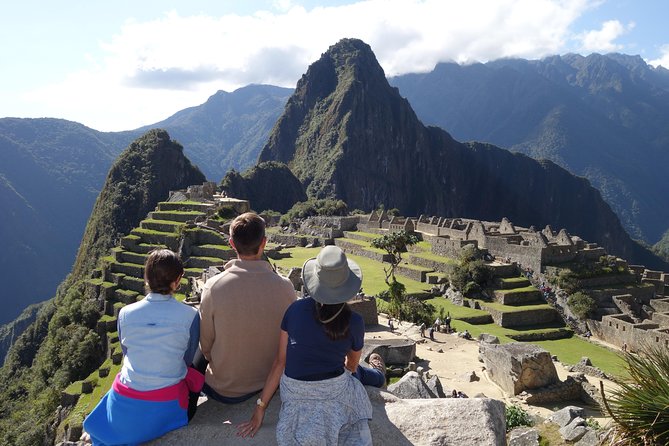 Machu Picchu Private Tour from Aguas Calientes (Tickets included) - Meeting your guide in Aguas Calientes