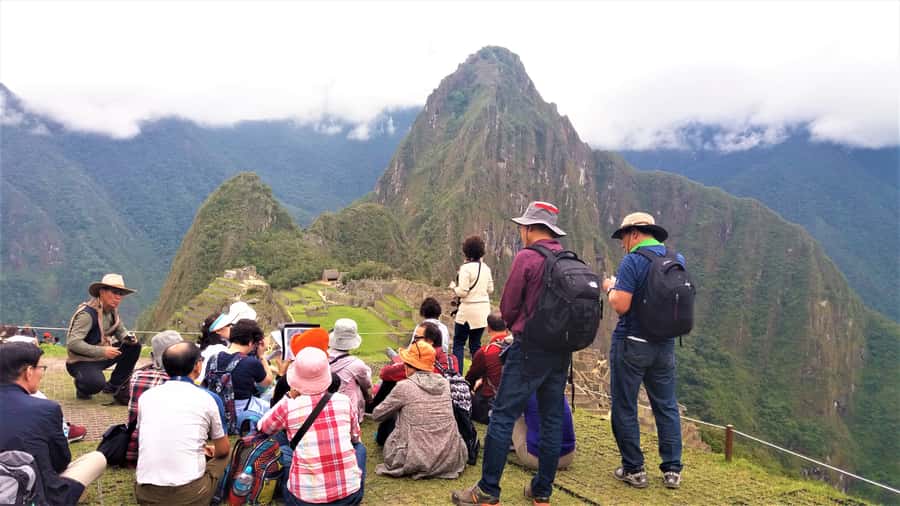 Machu Picchu: Private Tour Guide Service - Why a private guide helps at Machu Picchu