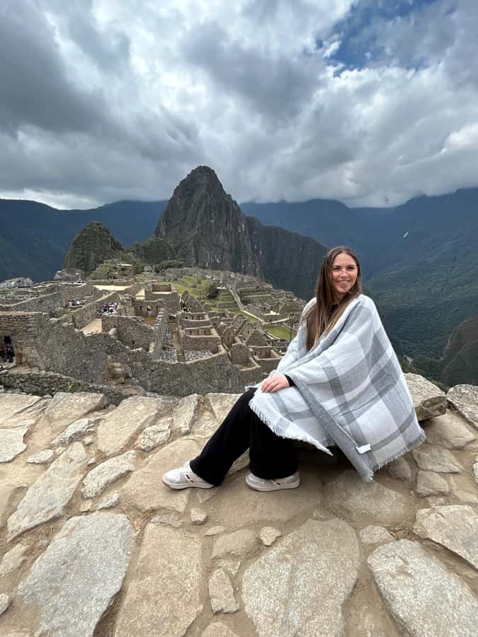 Machu Picchu: Private Tour Guide Service for up to 15 people - From Aguas Calientes to the entrance