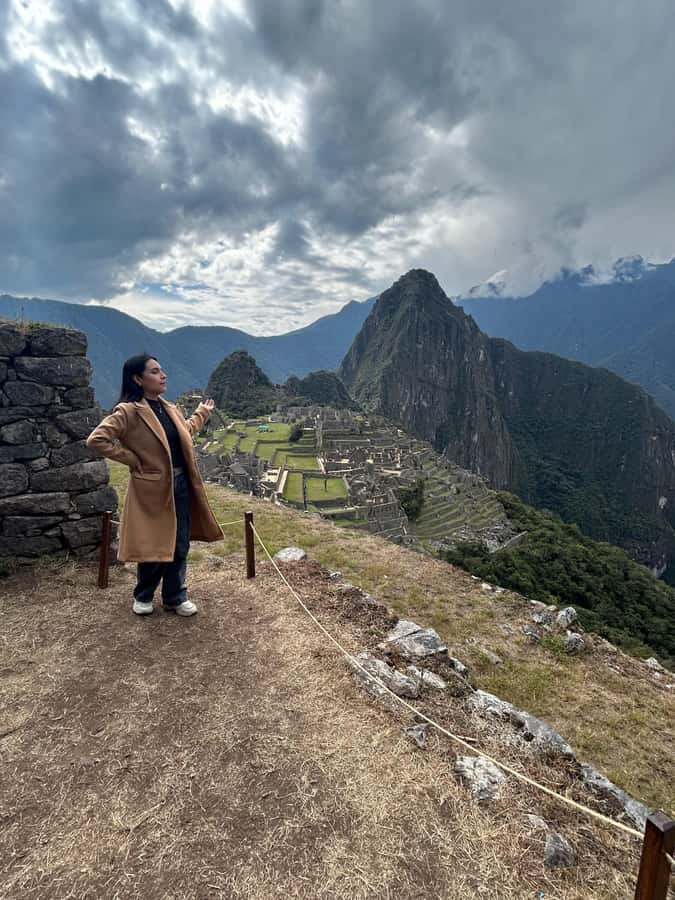 Machu Picchu: Private Tour Guide Service for up to 15 people - Temple of the Three Windows