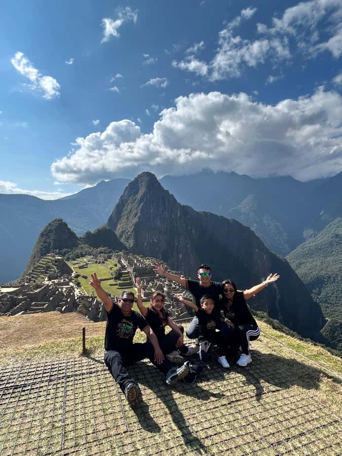 Machu Picchu: Private Tour Guide Service for up to 15 people - The hotel briefing in Aguas Calientes