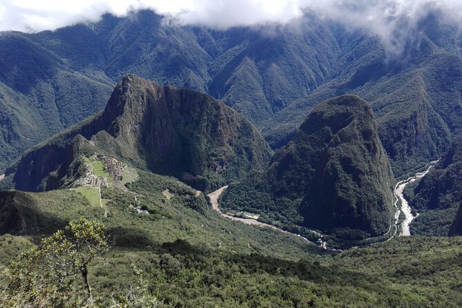 Machupicchu full day - Guides who add value to the day