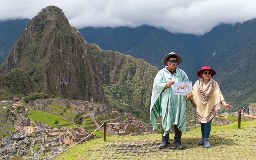 Machupicchu tour by tourist train in 2 days - The train ride through changing scenery