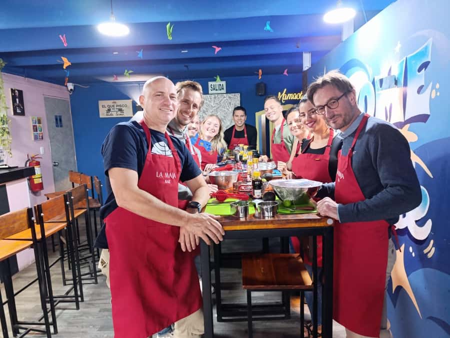Miraflores: Amazing Peruvian Cooking Class Ceviche Seafood and Pisco Sour - Meeting José Antonio and Maria near Kennedy Park