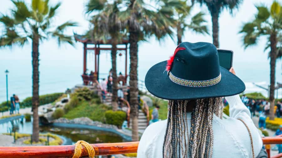 Miraflores & Barranco: Lima’s Modern and Bohemian Tour - Kennedy Park puts you in the middle of Miraflores
