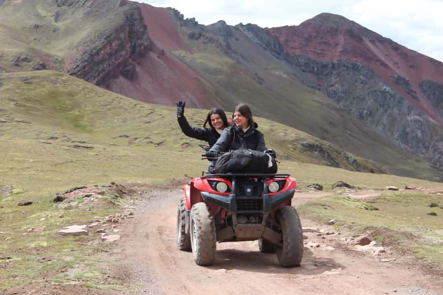Montaña de Colores: tour en cuatrimotos día completo - Arriving at Kayrahuiri and learning the ATV