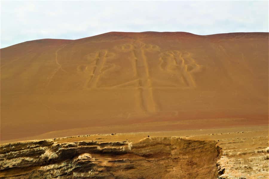 Paracas: Ballestas Islands Guided Boat Tour - Reaching the Ballestas Islands and their sea lions