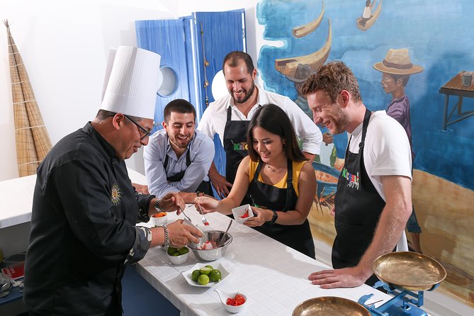 Peruvian Experience: Interactive, Cultural & Gastronomic Guided Tour - Learning how Pisco becomes a Pisco Sour