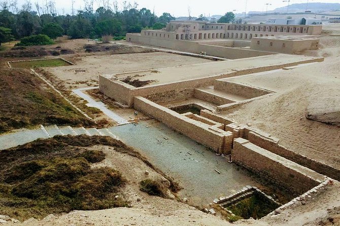 Private Guided ''Pachacamac'' Tour in Peru - Walking and riding through the archaeological complex