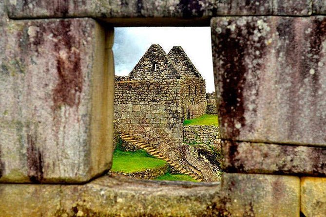 Private Tour: 2-Day Exploration of the Sacred Valley and Machu Picchu - The long wait before the return train